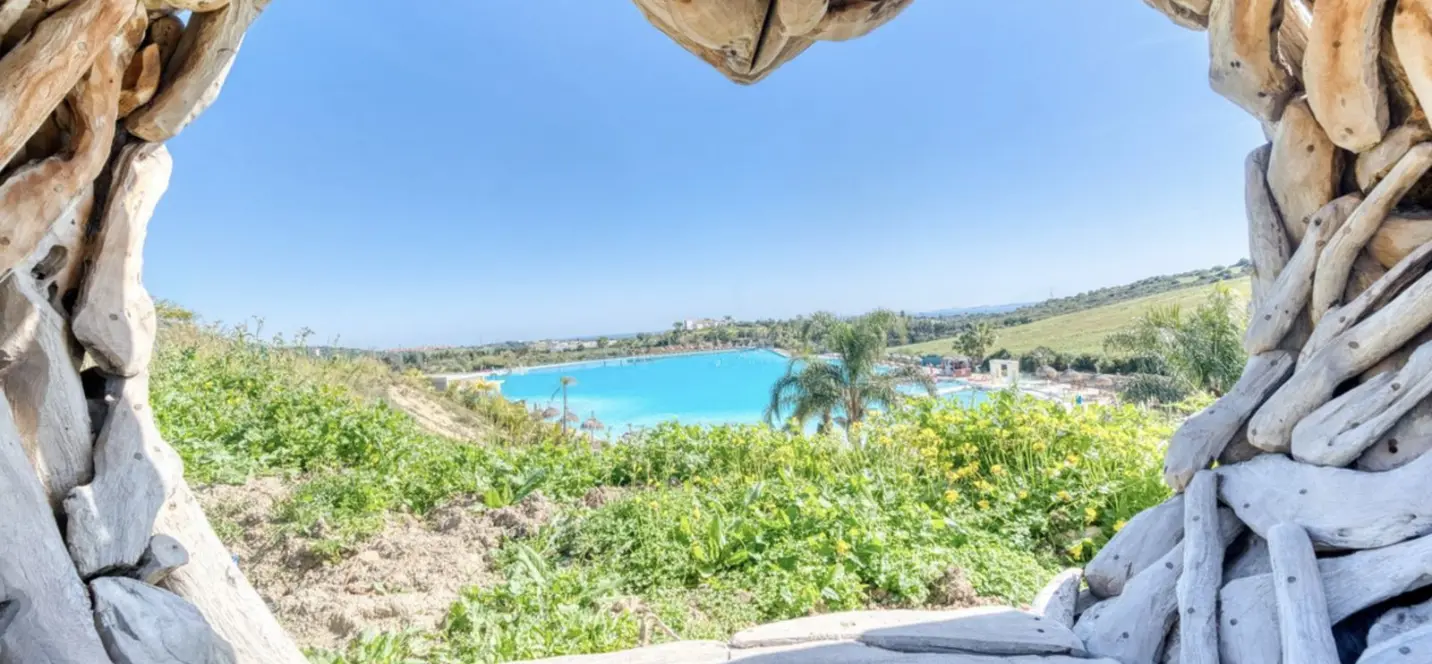 Продажа апартаментов на среднем этаже в Estepona 0