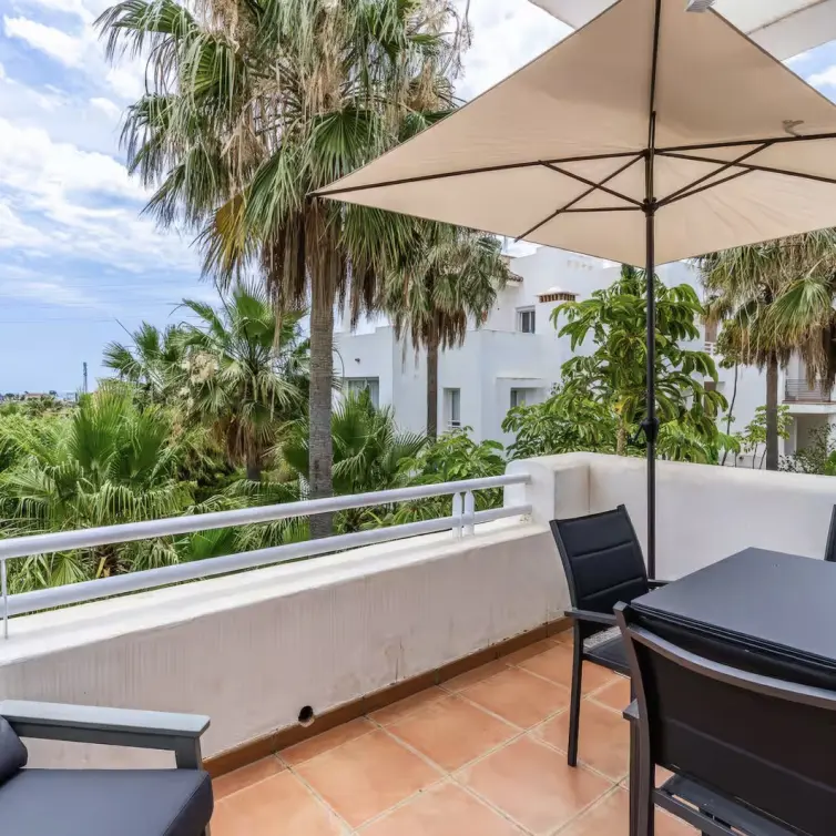 Продажа апартаментов на среднем этаже в Estepona
