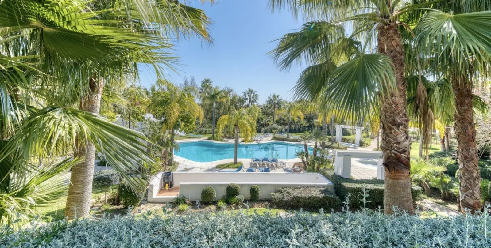 Sale of middle floor apartment in Estepona 6