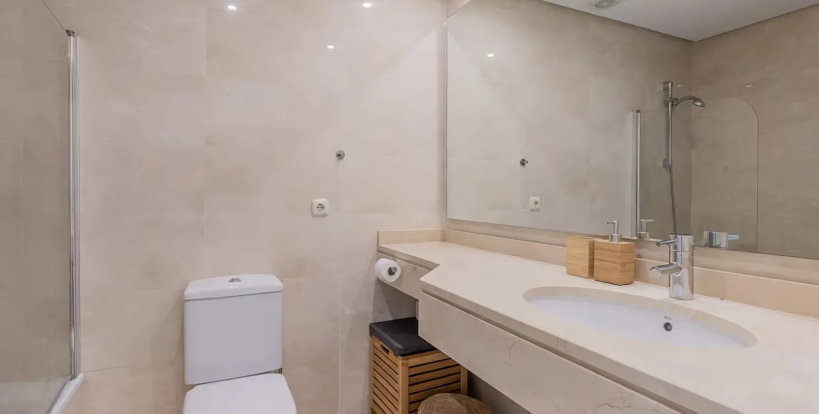 Sale of middle floor apartment in Estepona 9