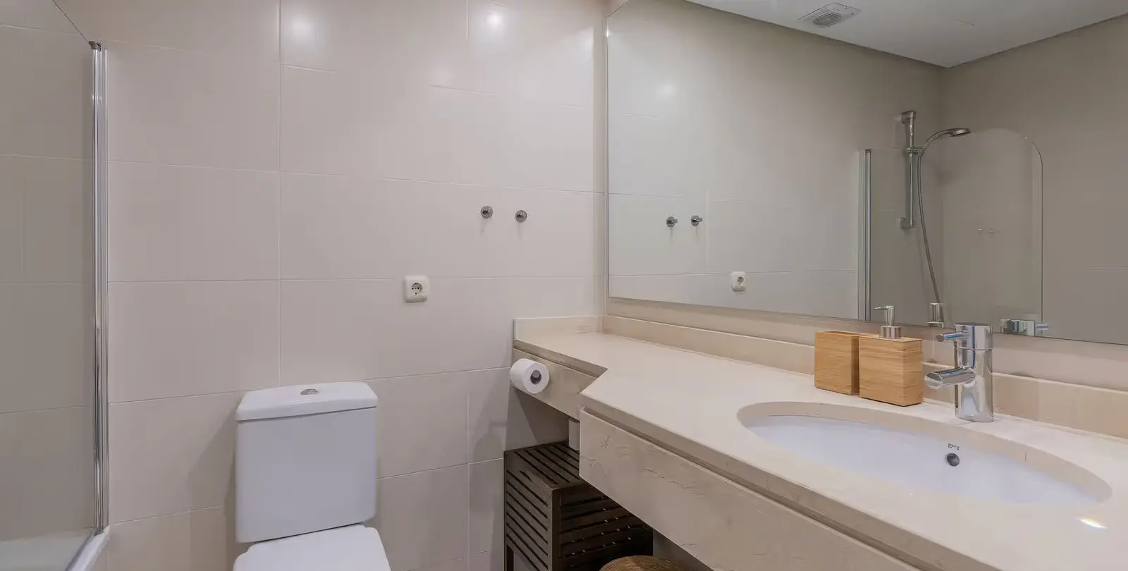Sale of middle floor apartment in Estepona 13