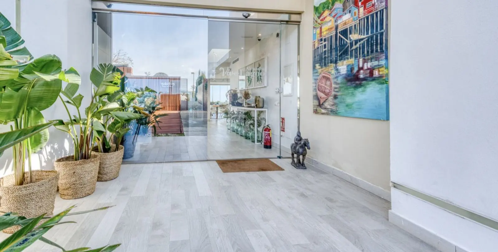 Sale of middle floor apartment in Estepona 28