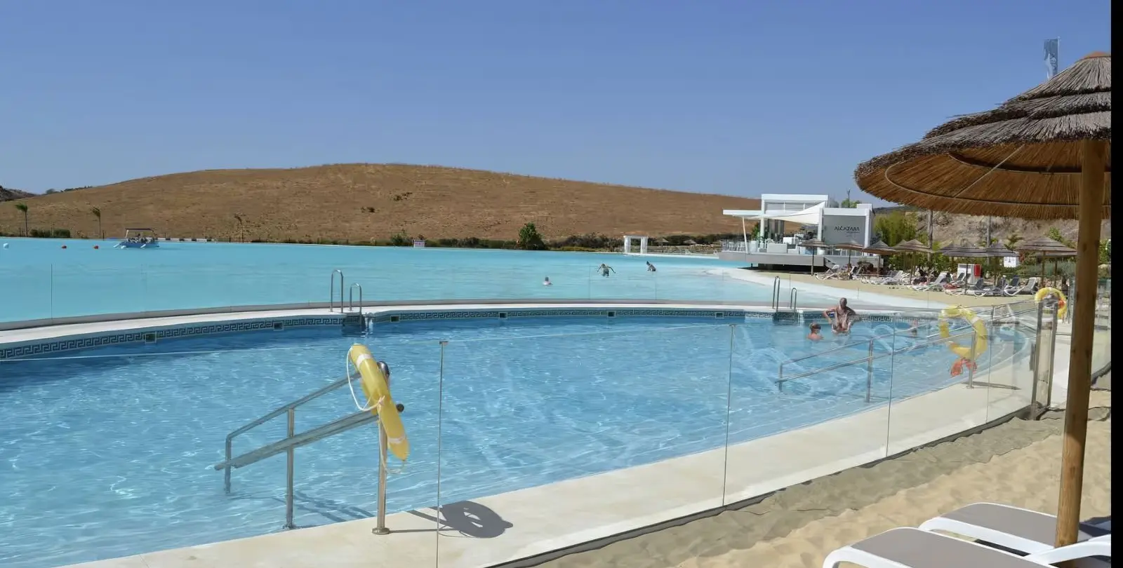 Sale of middle floor apartment in Estepona 33