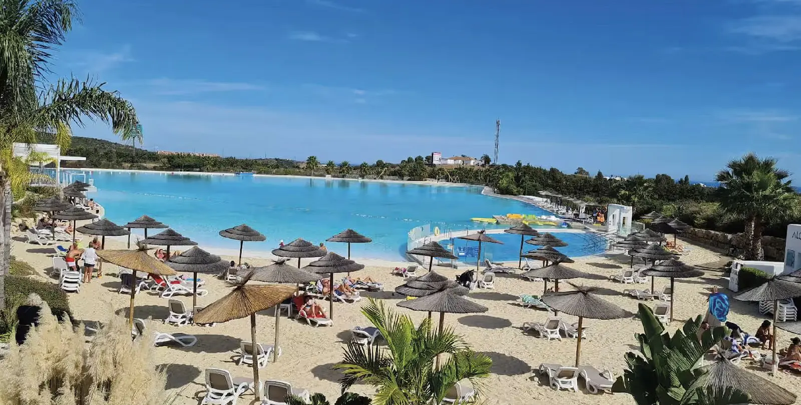 Sale of middle floor apartment in Estepona 38