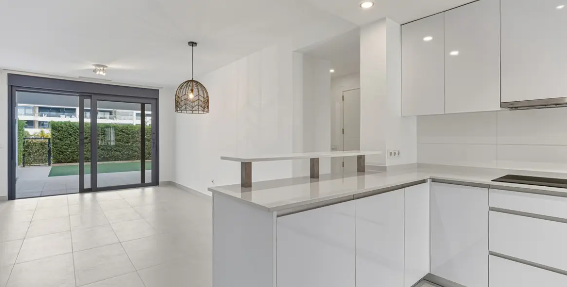 Venta de apartamento en planta baja en Cancelada 5