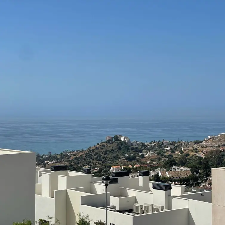 Продажа апартаментов на среднем этаже в Benalmadena