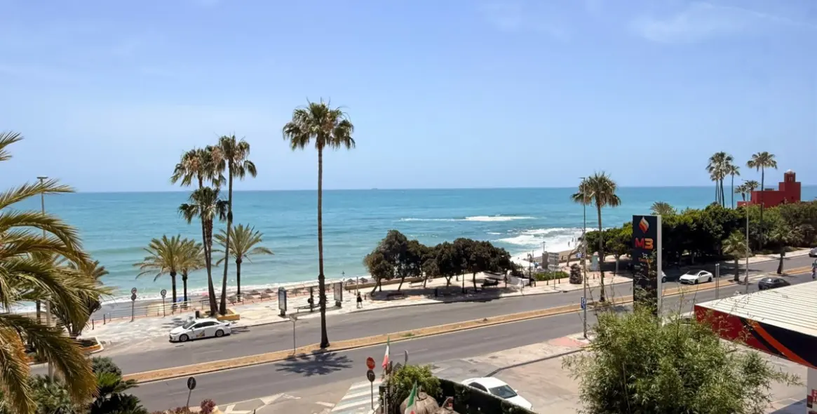 Sale of middle floor apartment in Benalmadena 1