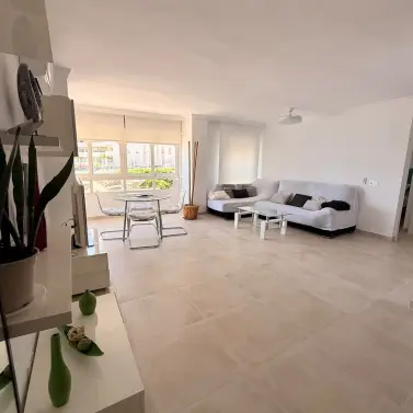 Sale of middle floor apartment in Benalmadena