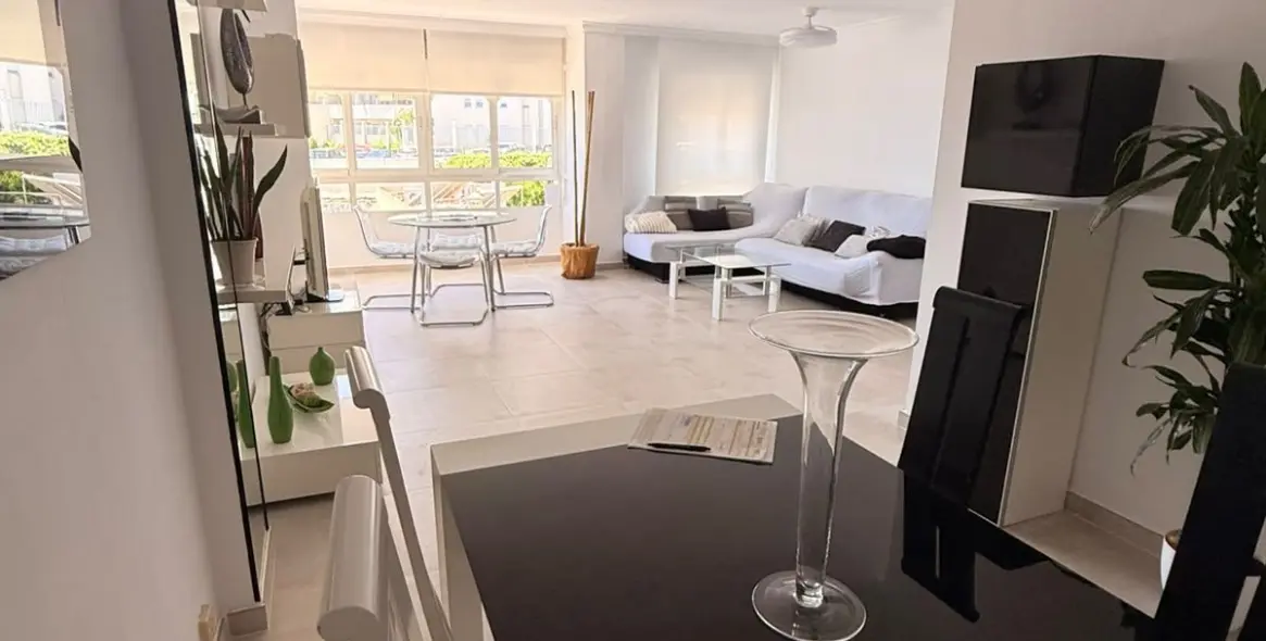 Sale of middle floor apartment in Benalmadena 8