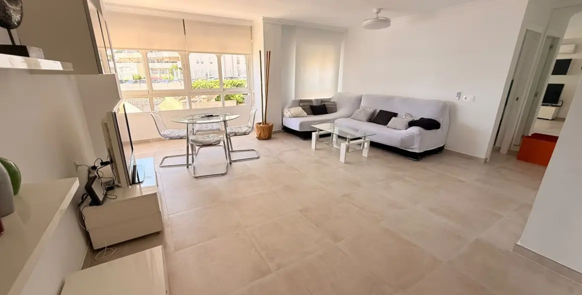 Sale of middle floor apartment in Benalmadena 10