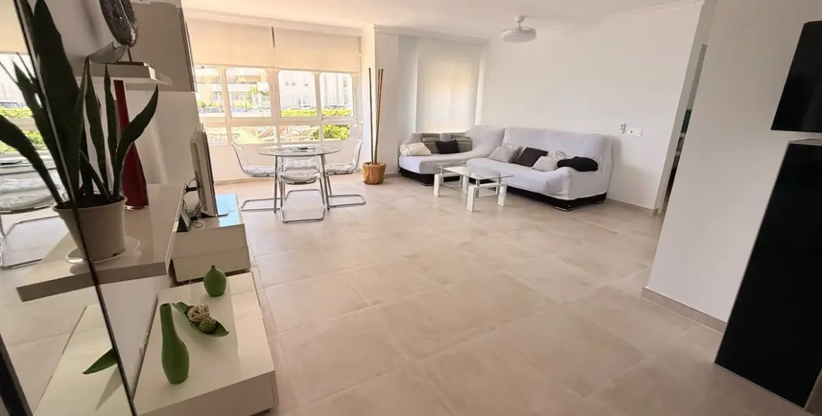 Sale of middle floor apartment in Benalmadena 11