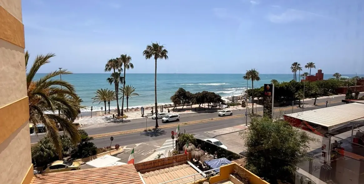 Sale of middle floor apartment in Benalmadena 12