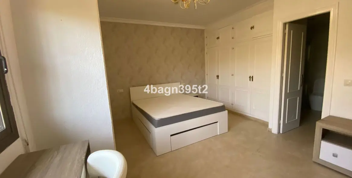 Sale of middle floor apartment in El Faro 3