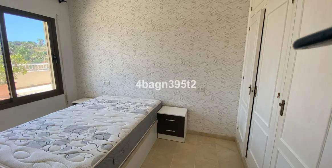 Sale of middle floor apartment in El Faro 5