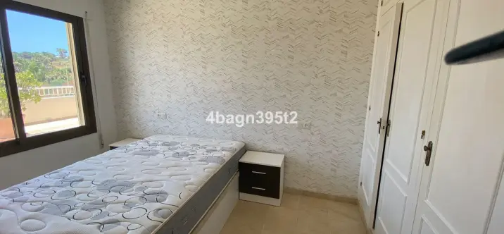 Sale of middle floor apartment in El Faro 4