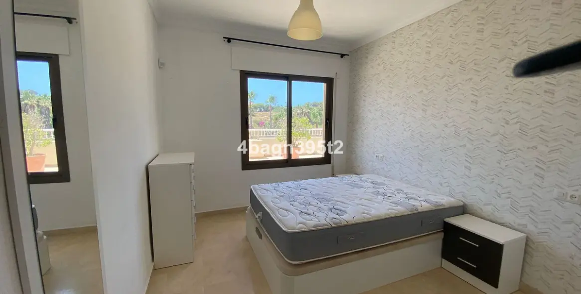 Sale of middle floor apartment in El Faro 6