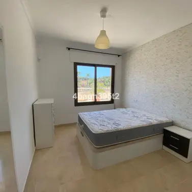 Sale of middle floor apartment in El Faro