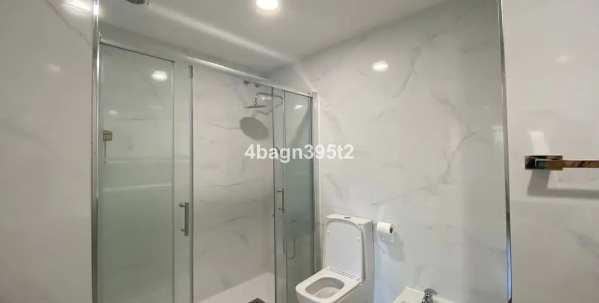 Sale of middle floor apartment in El Faro 7