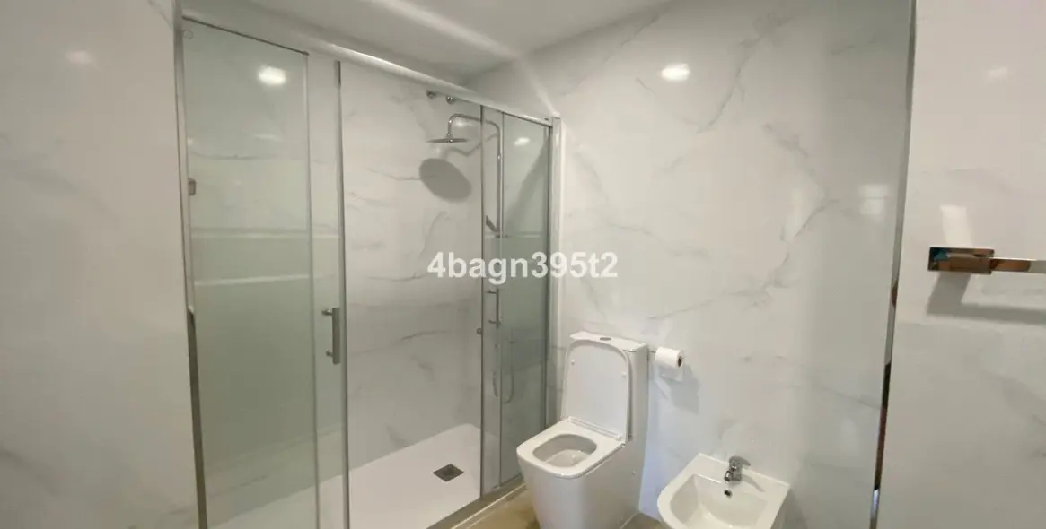 Sale of middle floor apartment in El Faro 9
