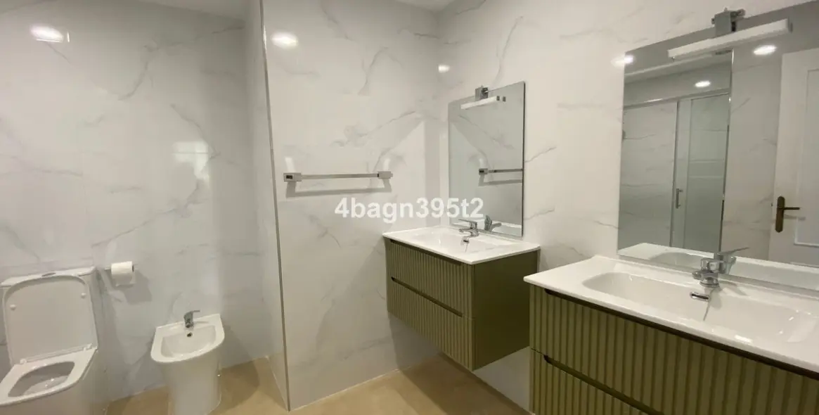 Sale of middle floor apartment in El Faro 10