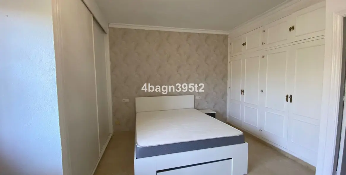 Sale of middle floor apartment in El Faro 11