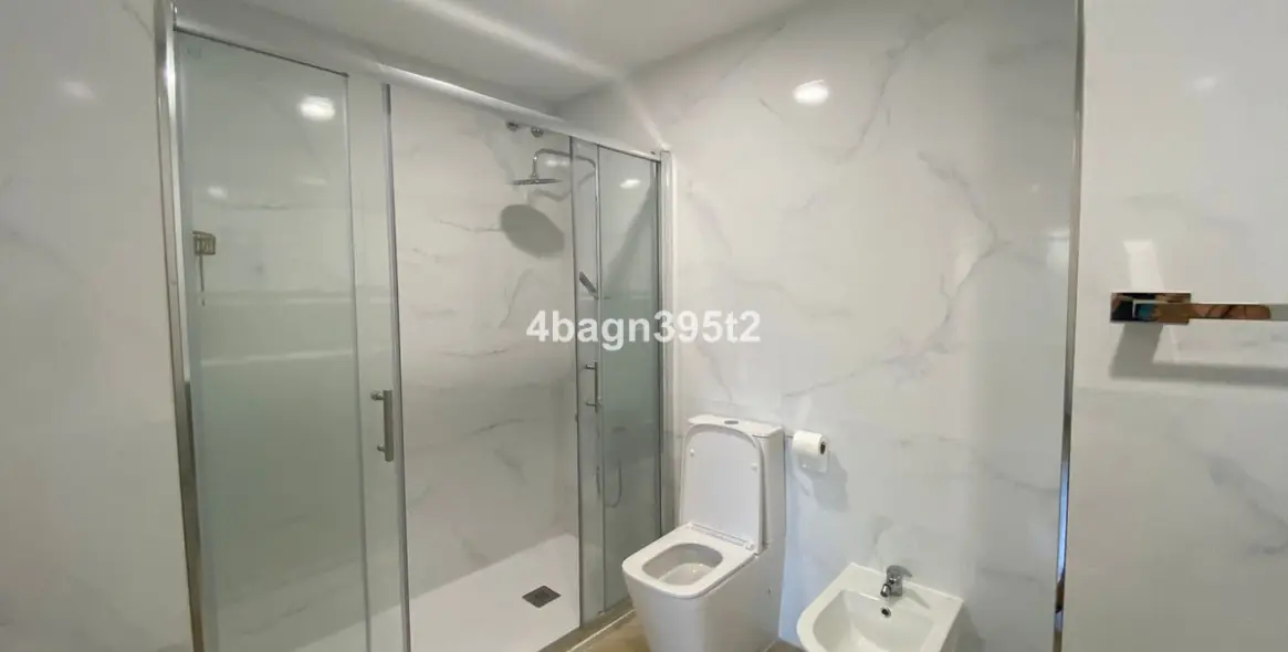 Sale of middle floor apartment in El Faro 12