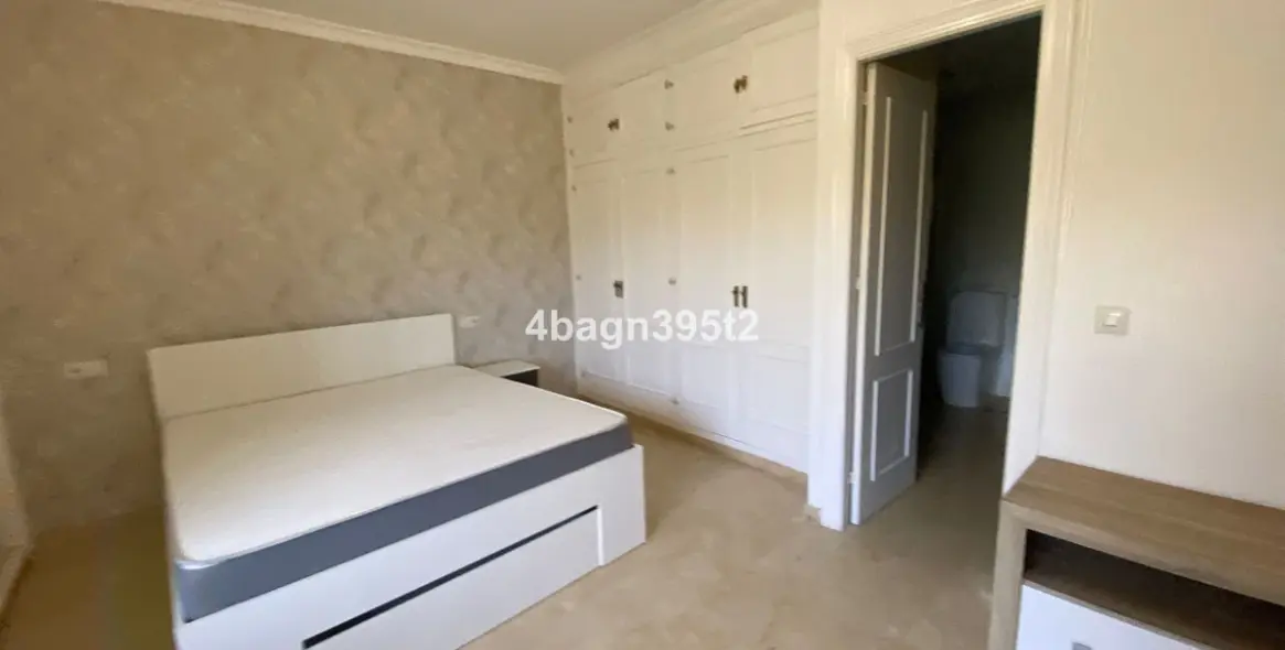 Sale of middle floor apartment in El Faro 13