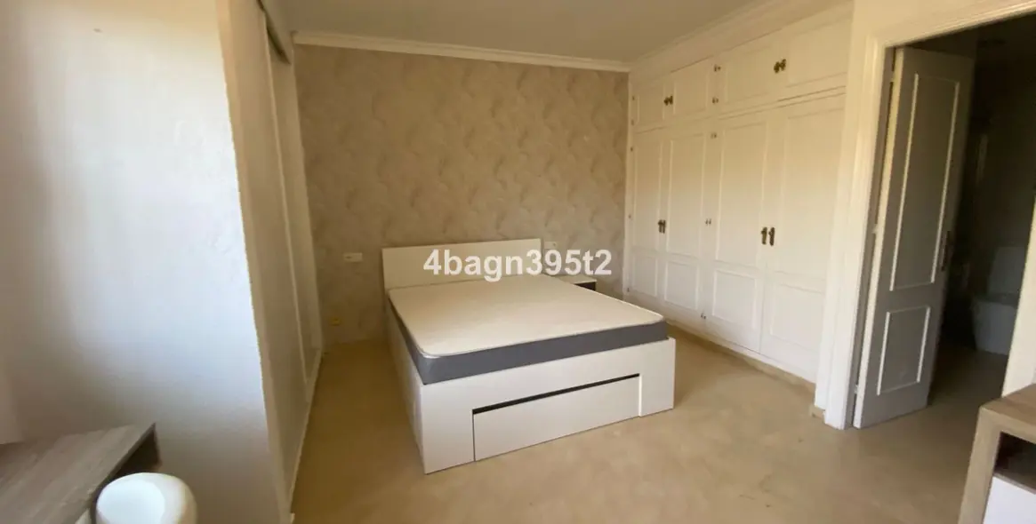 Sale of middle floor apartment in El Faro 14