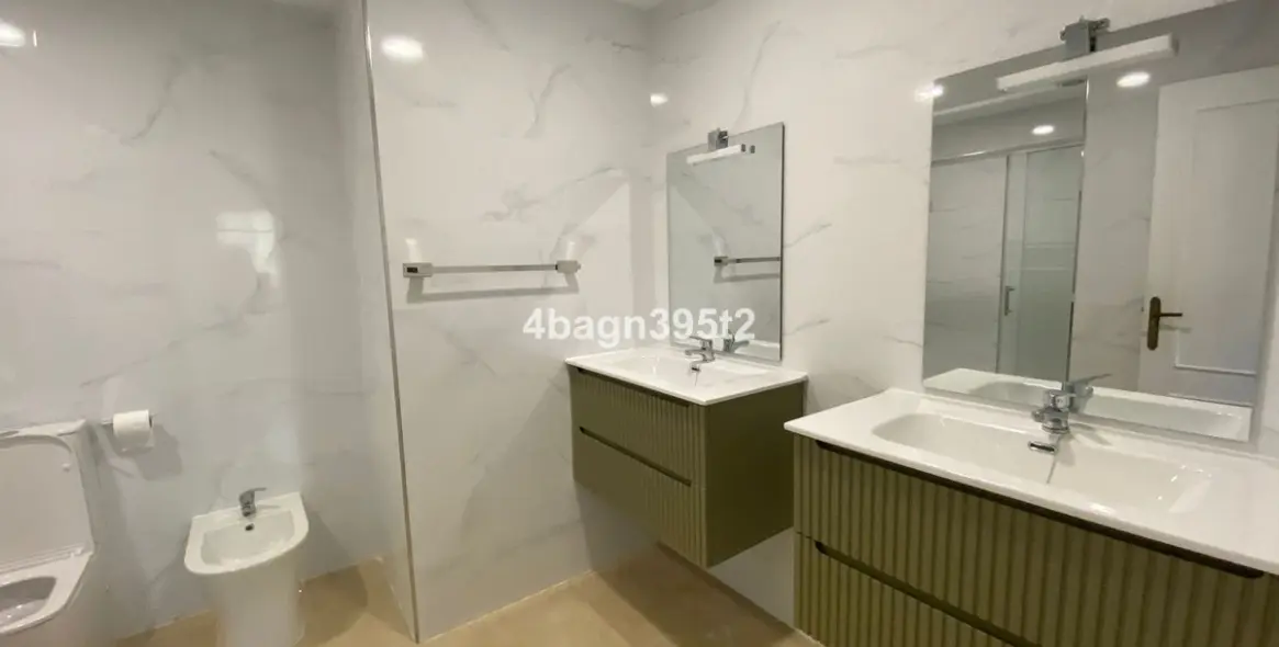 Sale of middle floor apartment in El Faro 15