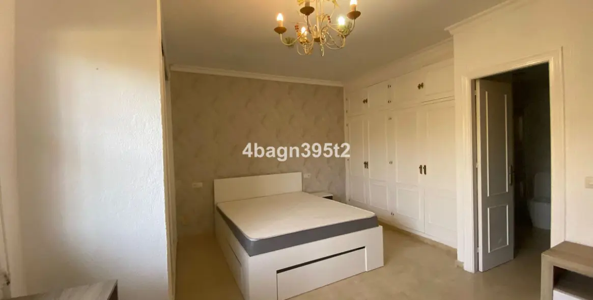 Sale of middle floor apartment in El Faro 16