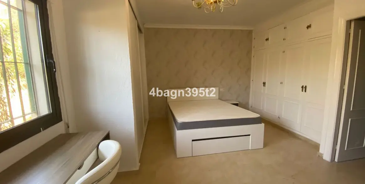Sale of middle floor apartment in El Faro 17