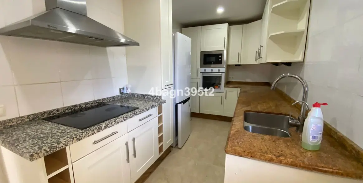 Sale of middle floor apartment in El Faro 23