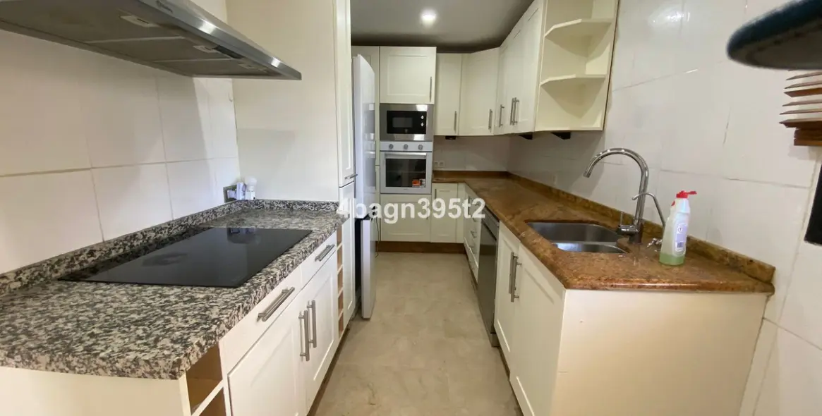 Sale of middle floor apartment in El Faro 24