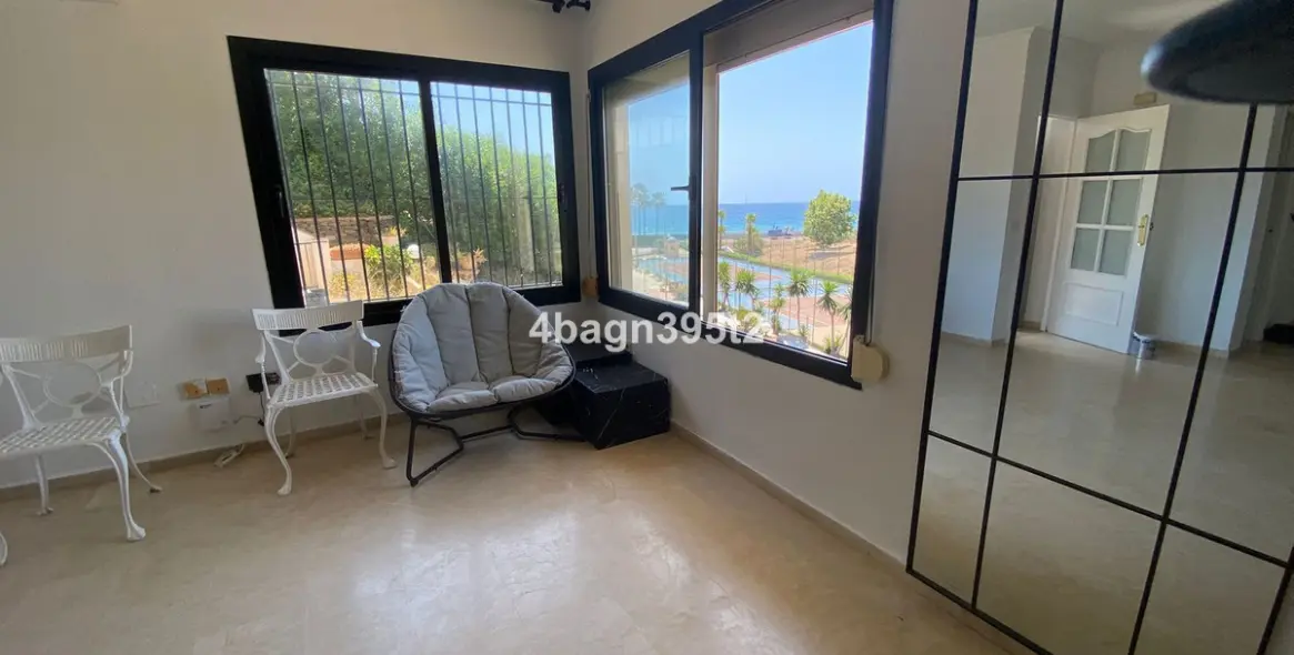 Sale of middle floor apartment in El Faro 25