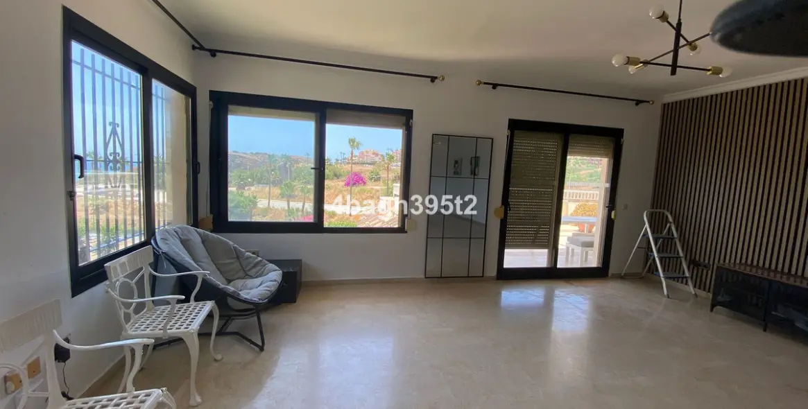 Sale of middle floor apartment in El Faro 26