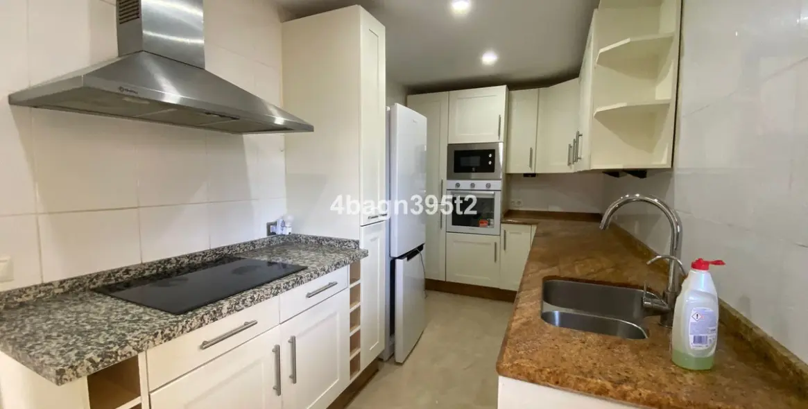 Sale of middle floor apartment in El Faro 27