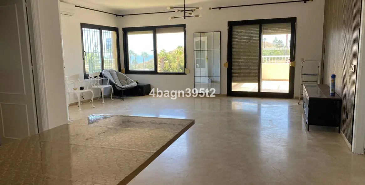 Sale of middle floor apartment in El Faro 30