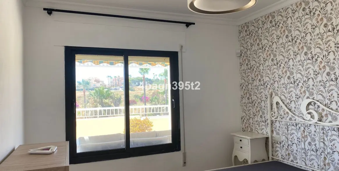 Sale of middle floor apartment in El Faro 33