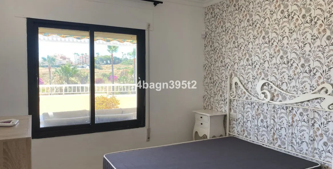 Sale of middle floor apartment in El Faro 34