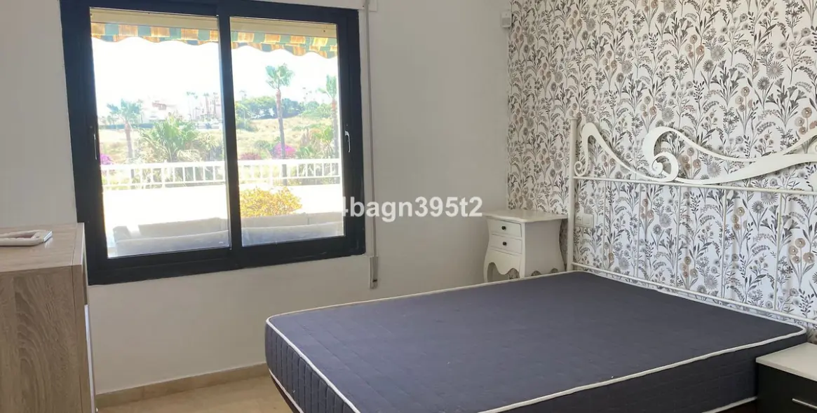 Sale of middle floor apartment in El Faro 35