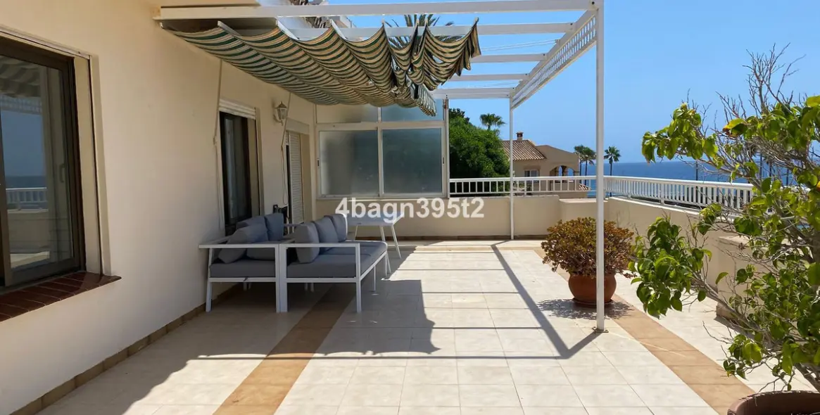 Sale of middle floor apartment in El Faro 36