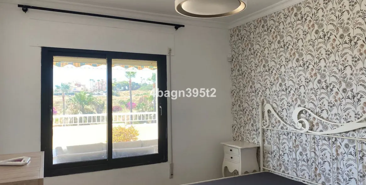 Sale of middle floor apartment in El Faro 37