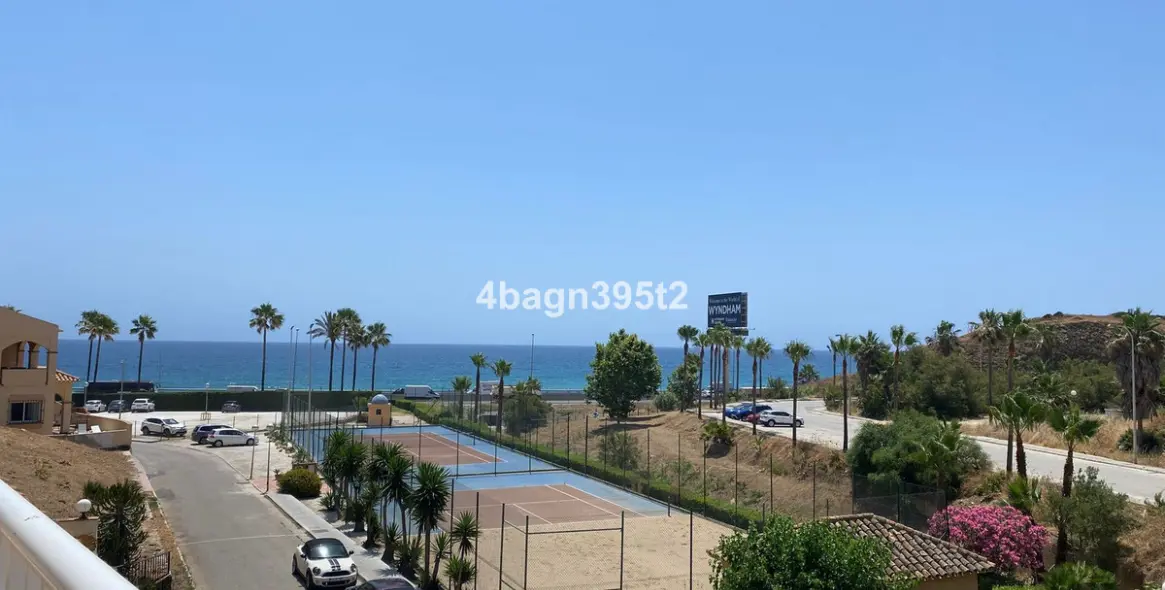 Sale of middle floor apartment in El Faro 39