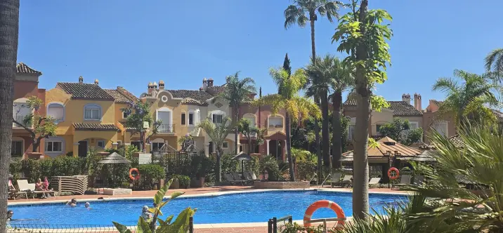 Продажа апартаментов на первом этаже в Puerto Banús 0