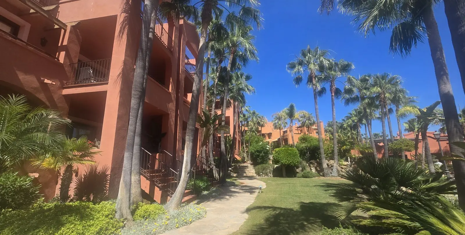 Long-term rent of ground floor apartment in Puerto Banús 32