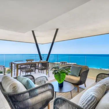 Sale of middle floor apartment in Fuengirola