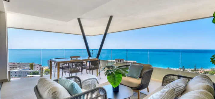 Sale of middle floor apartment in Fuengirola 0