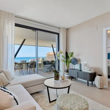 Sale of middle floor apartment in Fuengirola