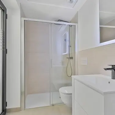 Sale of middle floor apartment in Fuengirola