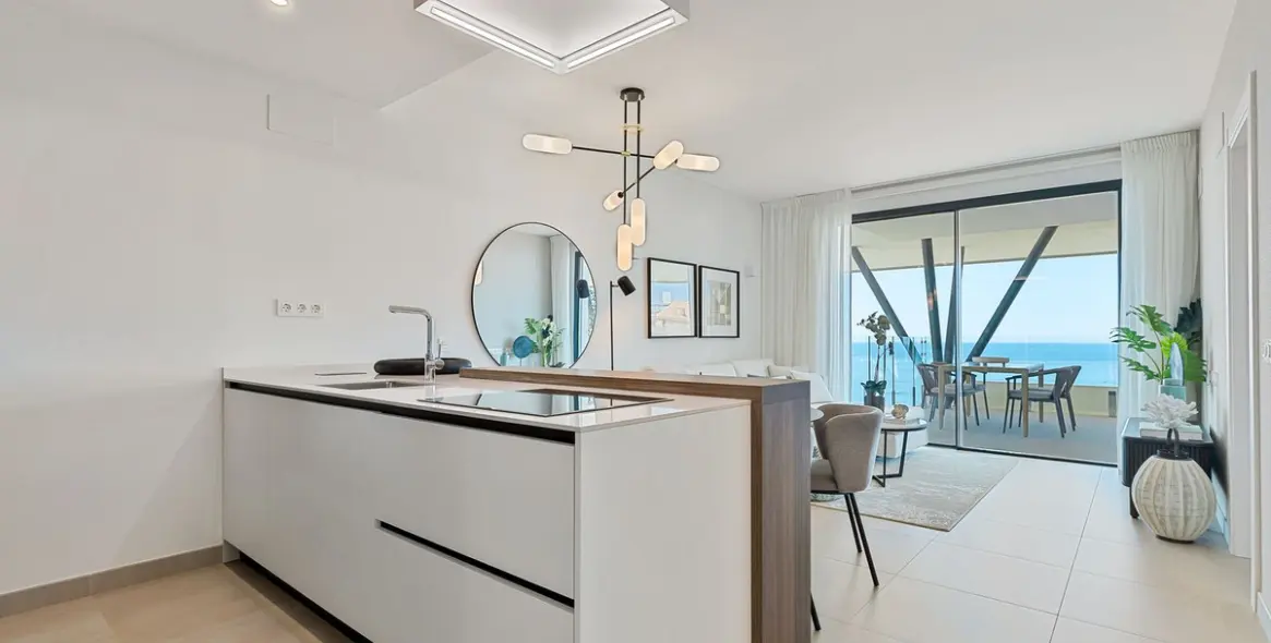 Sale of middle floor apartment in Fuengirola 6